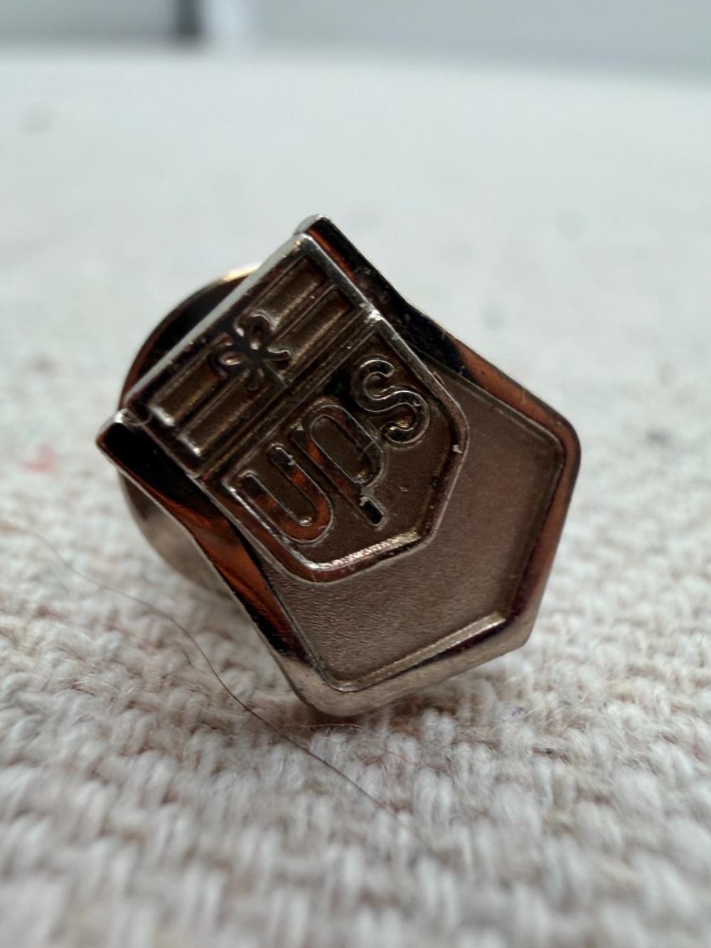 UPS Pin